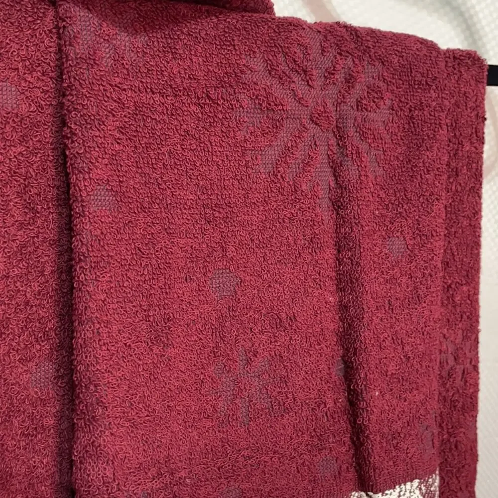 Santens bath hand fingertip towel combo deep red snow pine claret pattern NWT